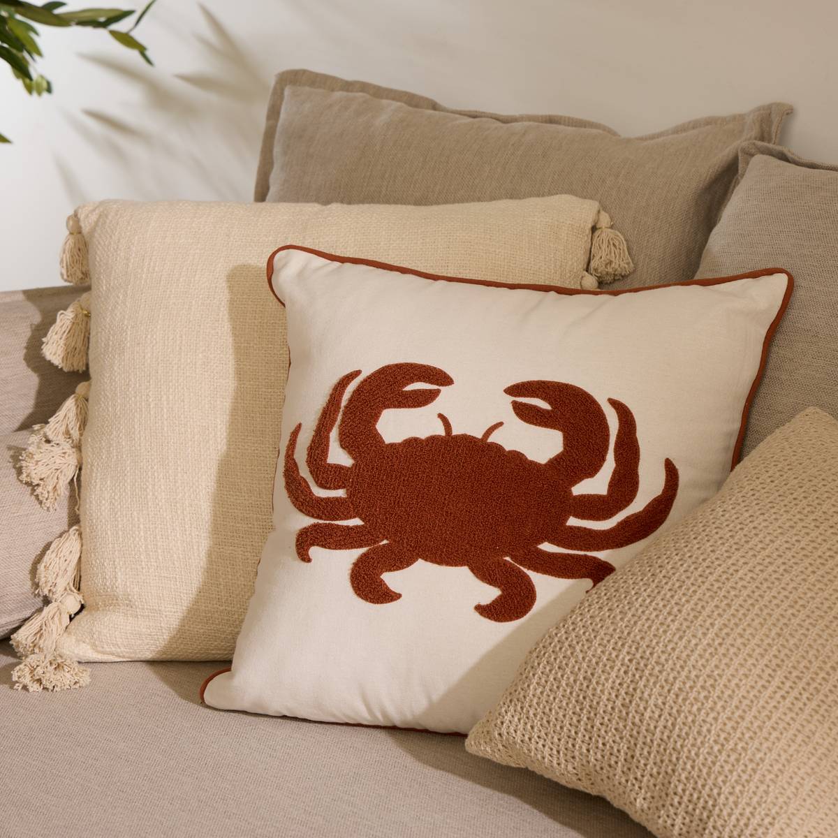 Coussin avec broderie marine OCEANIA blanc, ATMOSPHERA