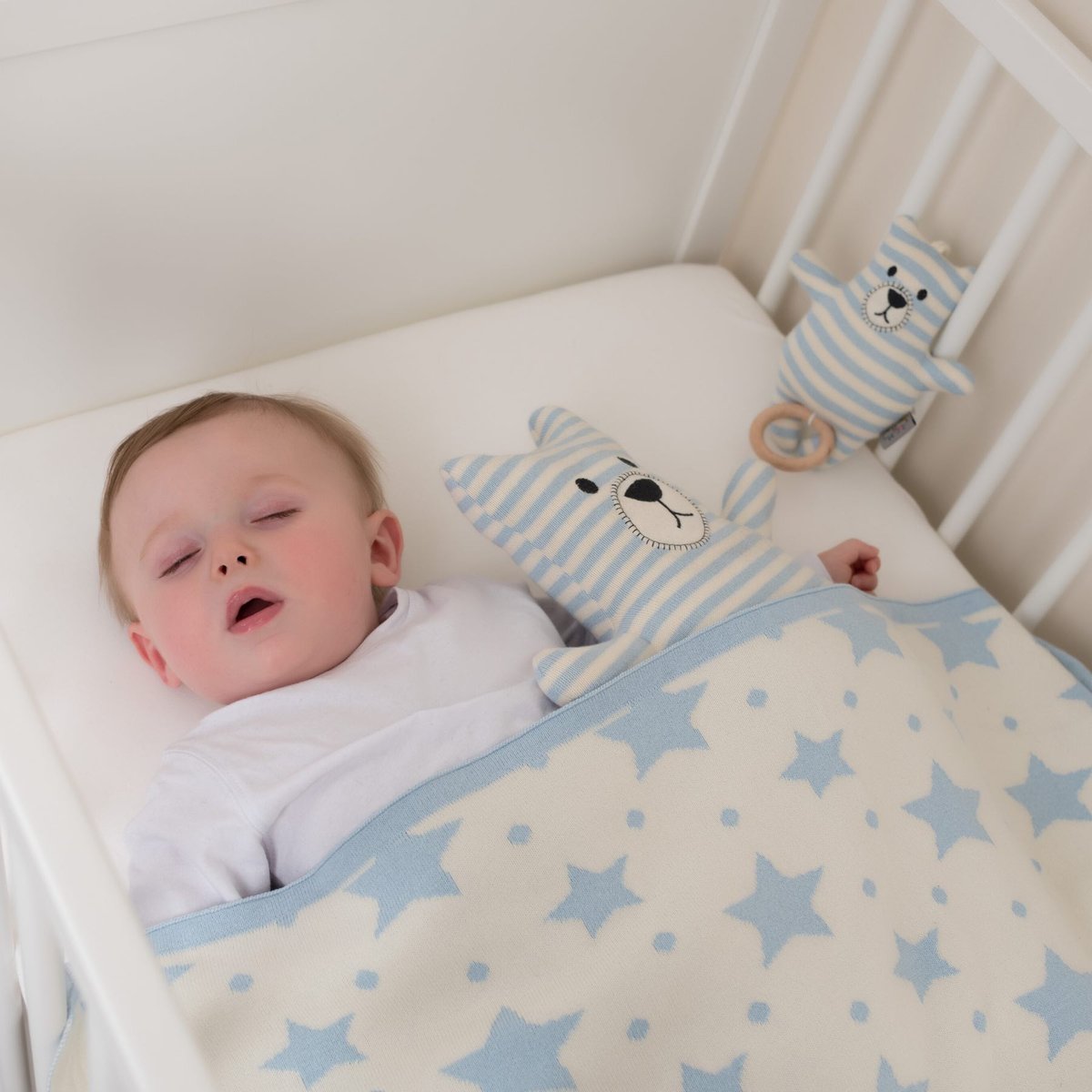 Veilleuse musicale en coton bio Ourson TRICOT bleu, SEVIRA KIDS