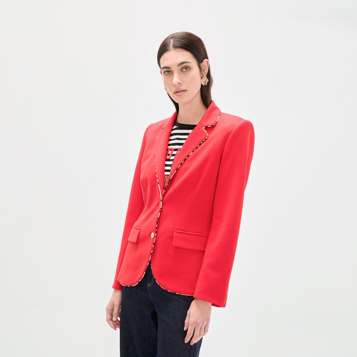 Blazer structuré à épaulettes col à revers rouge, LOLA CASADEMUNT