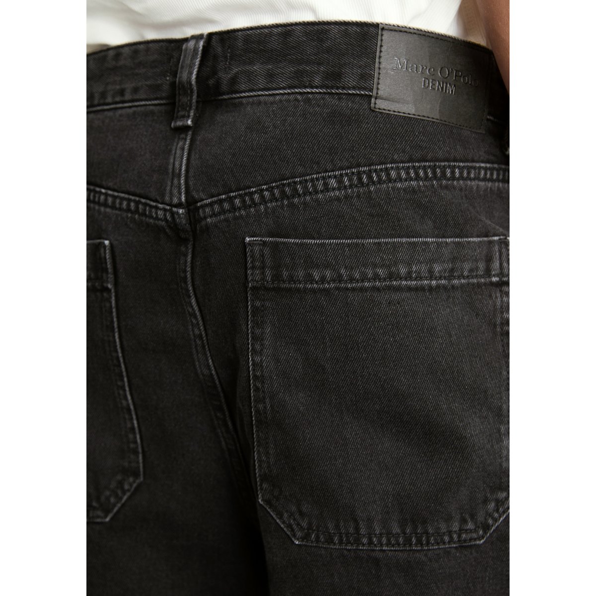Jeans modèle Isak, coupe relaxed barrel et longueur raccourcie en pur coton biologique noir, MARC O’POLO DENIM