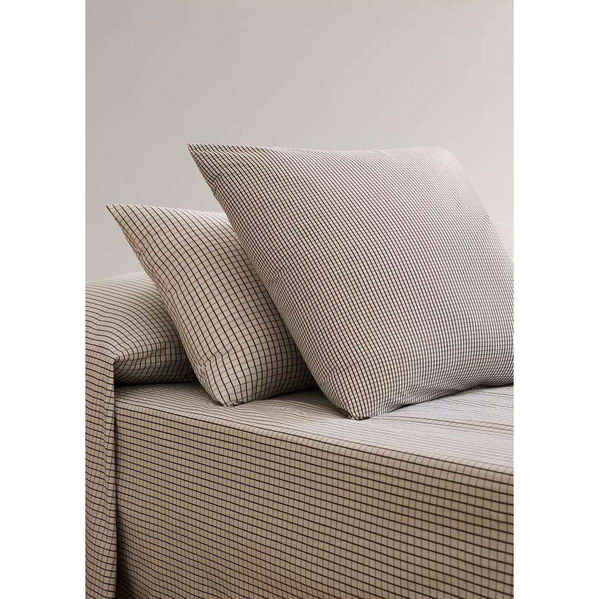 Deux taies d'oreiller percale de coton mini carreaux réversibles 60x60 cm café, MANGO HOME