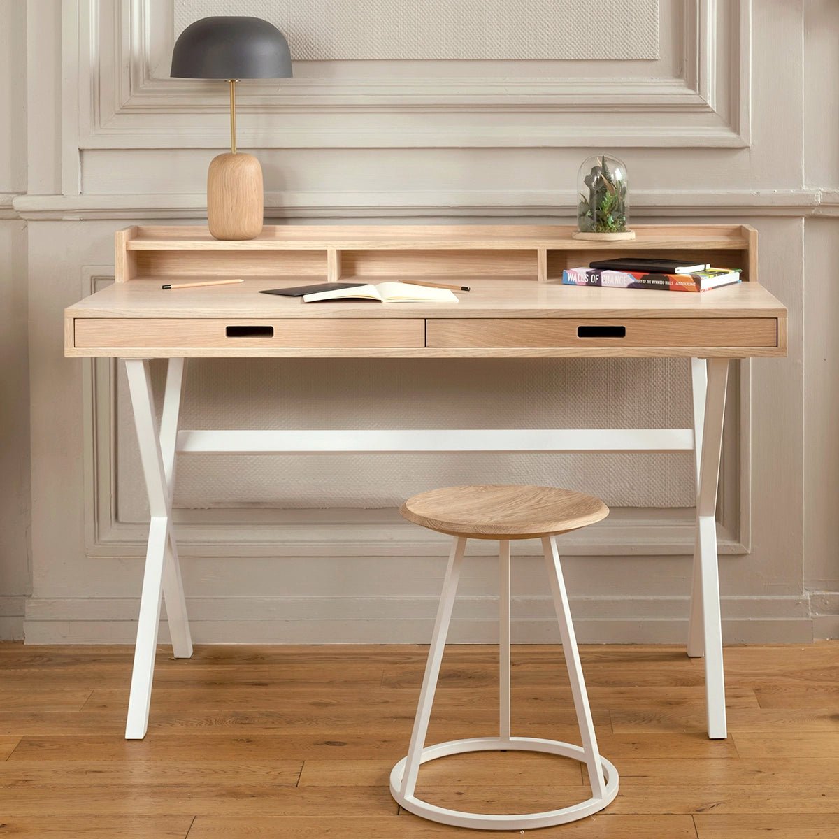 Bureau en chêne et métal coloré, HYPPOLITE blanc, HARTO