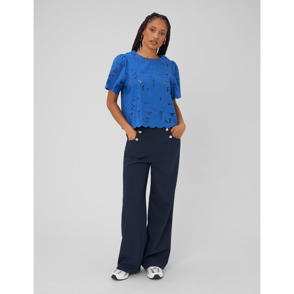 Blouse en broderie anglaise bleu foncé, BZB