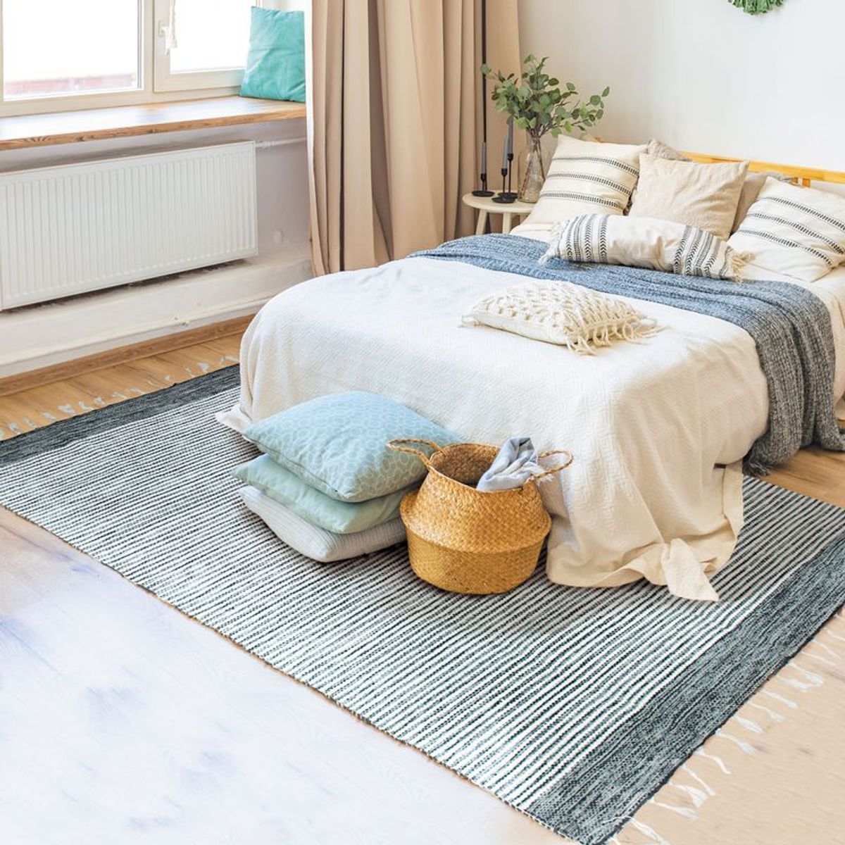 Tapis salon artisanal en coton gris blanc, THE DECO FACTORY