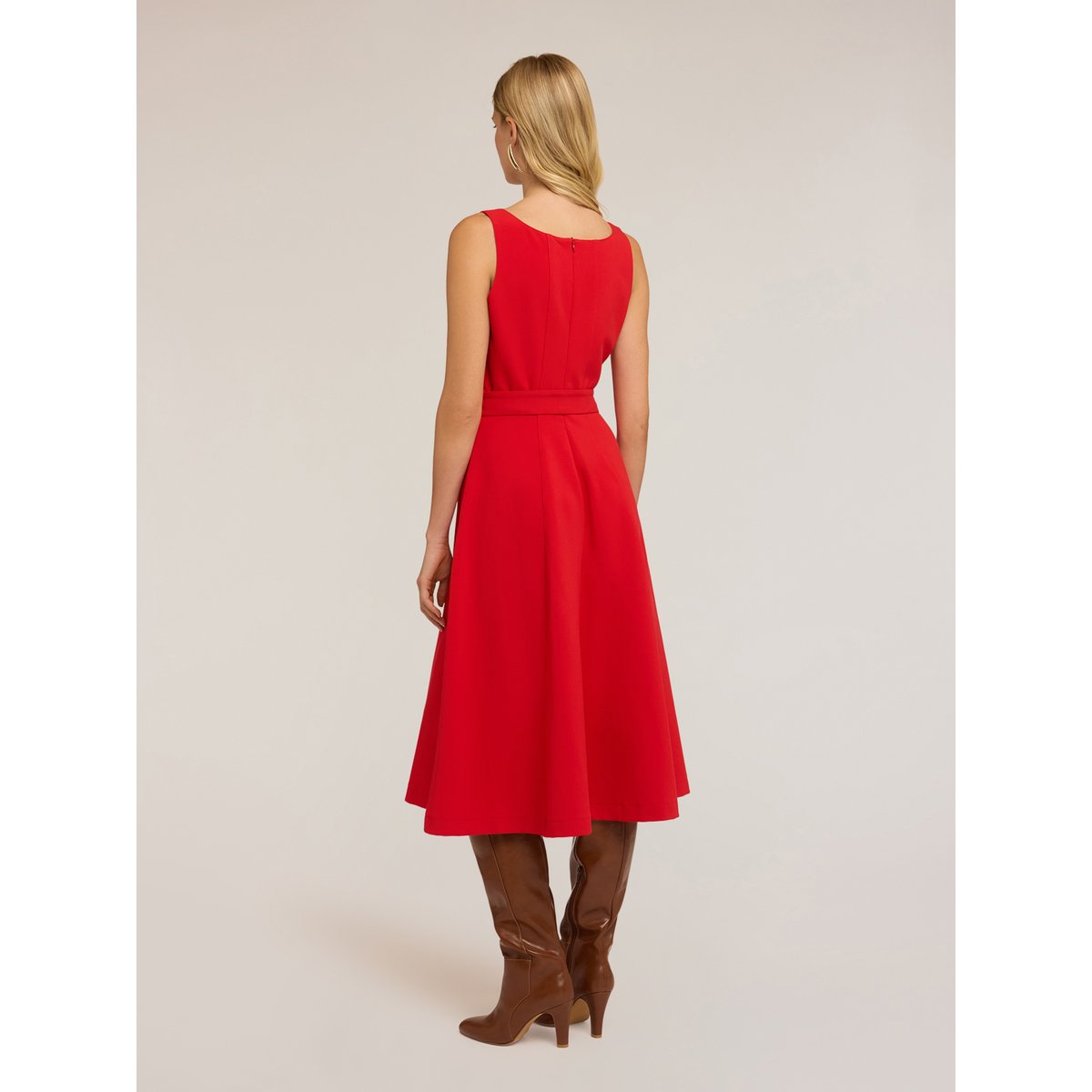 Robe évasée avec passant métallique rouge, MOTIVI