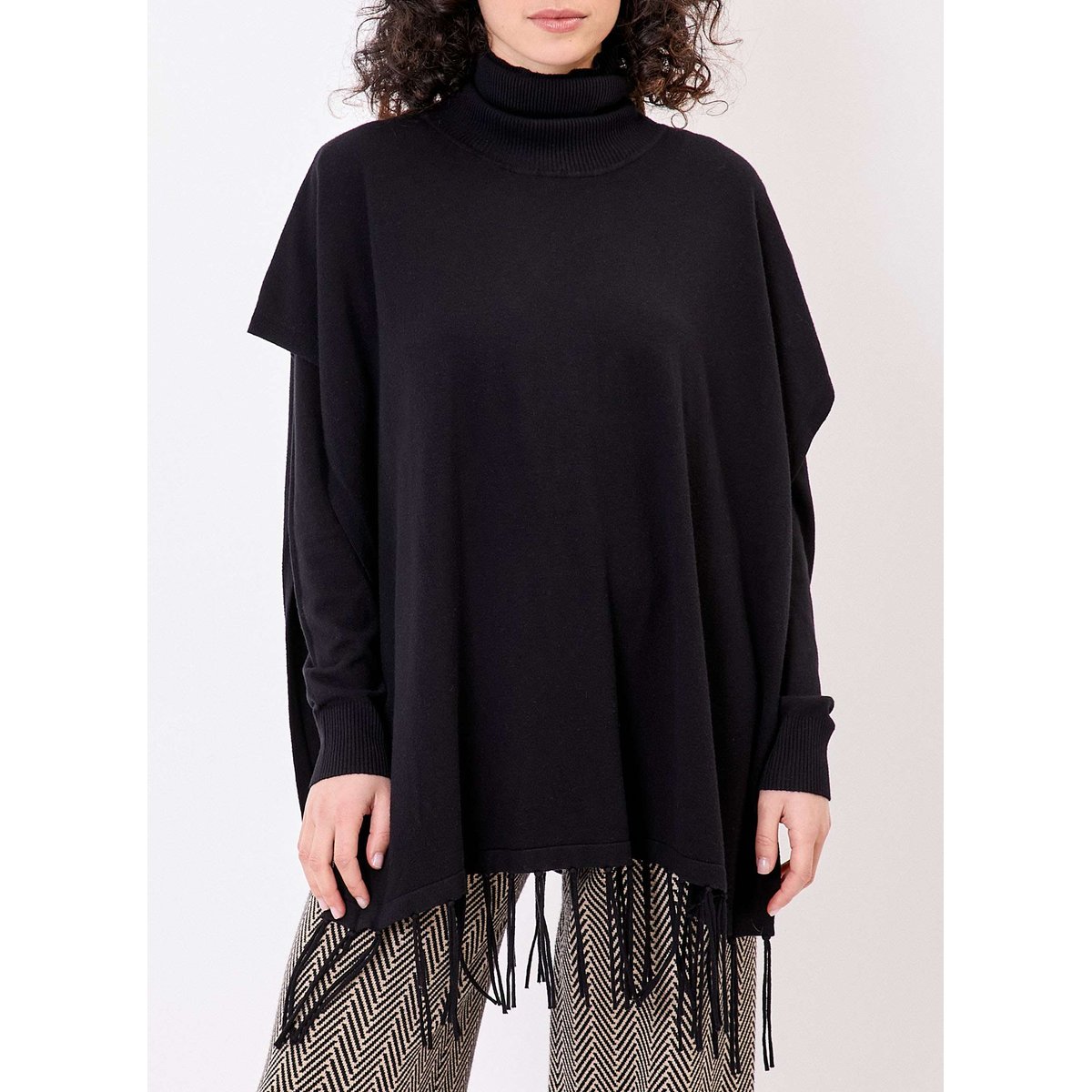 Poncho maille col roulé PAT noir, LA FIANCÉE