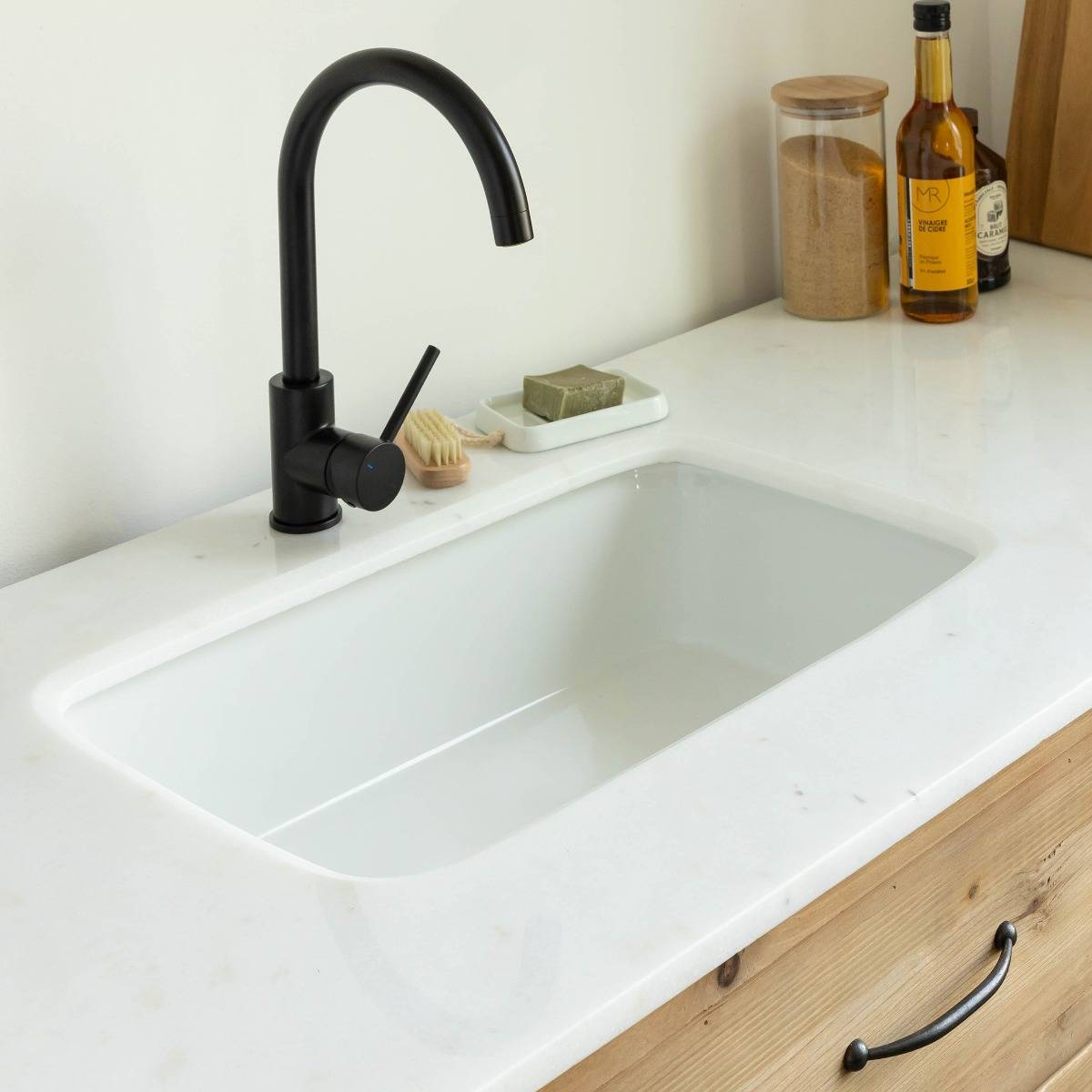 Meuble en bois recyclé et marbre EPURE bois clair, MADE IN MEUBLES 