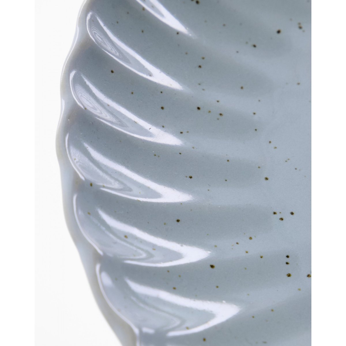 Assiette en grès Scallop dia 26 cm bleu clair, HOUSE DOCTOR