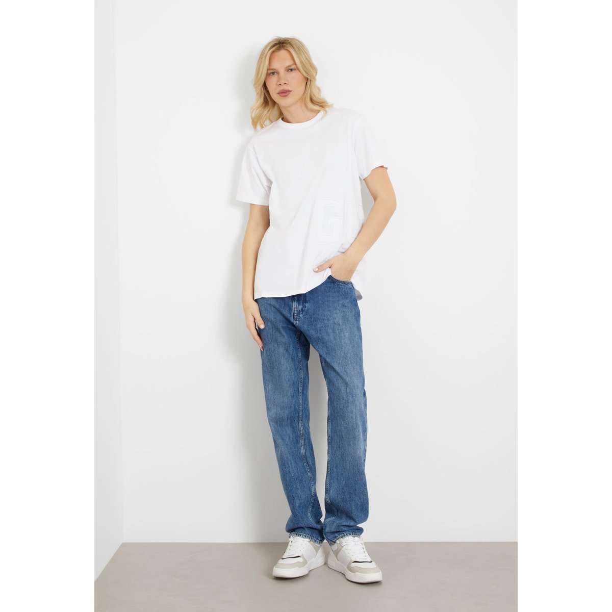 T-Shirt Écusson Logo Frontal blanc, GUESS