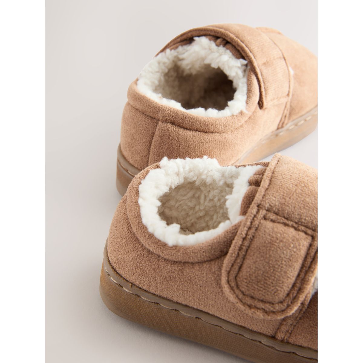 Chaussons à semelle moulée et doublure chaude fauve/marron, NEXT