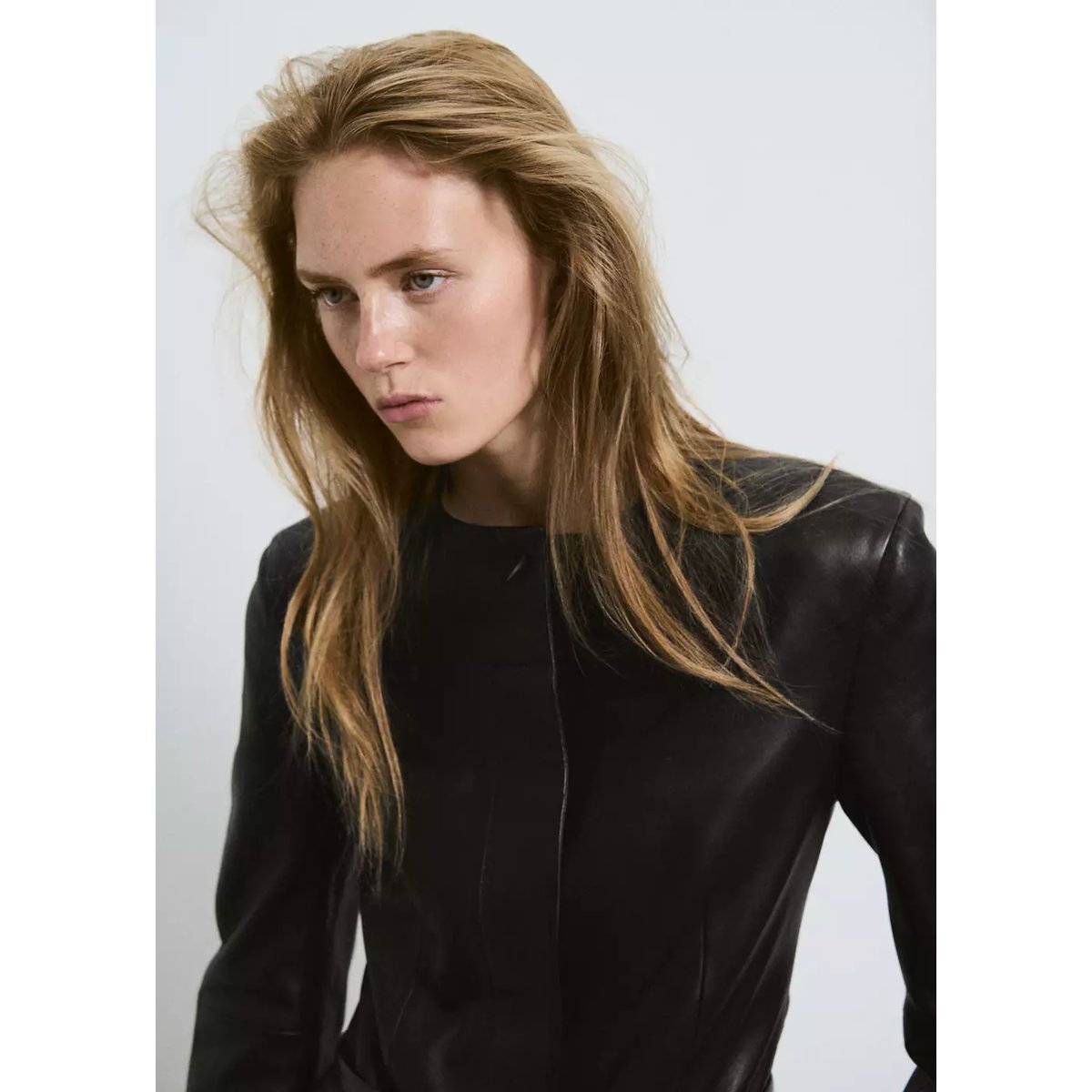 Blazer en cuir à col rond noir, MANGO