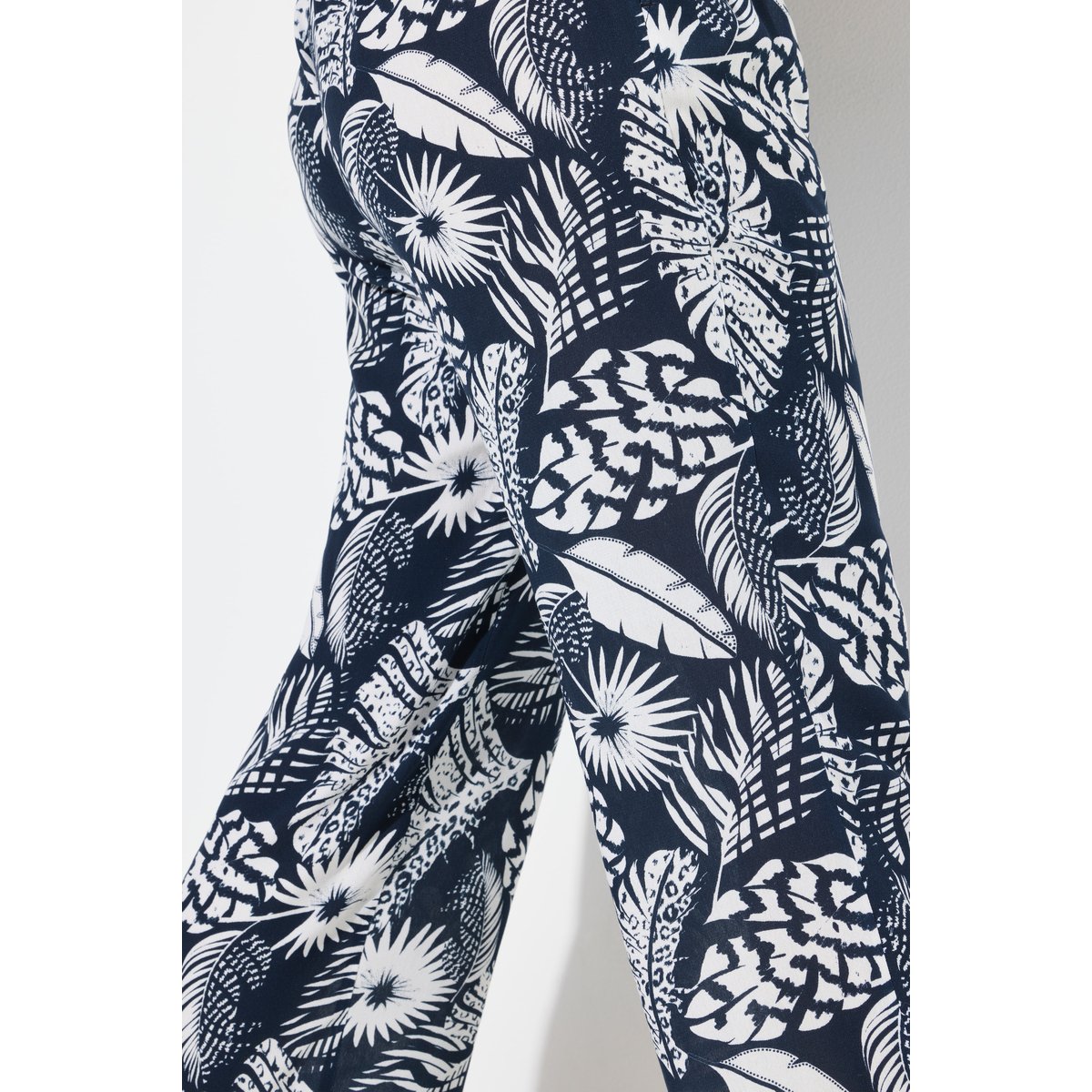 Pantalon Rose, motif feuilles, jambe large bleu encre, ULLA POPKEN