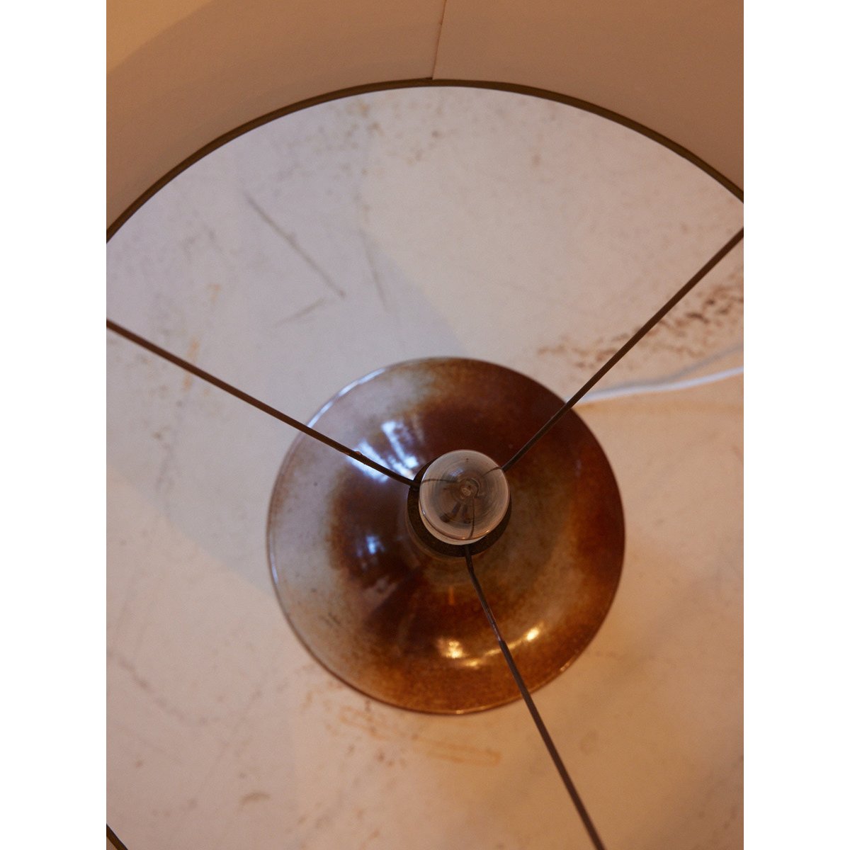Lampe seventies en céramique Julia N°1051 - Bon état beige, DEBONGOUT