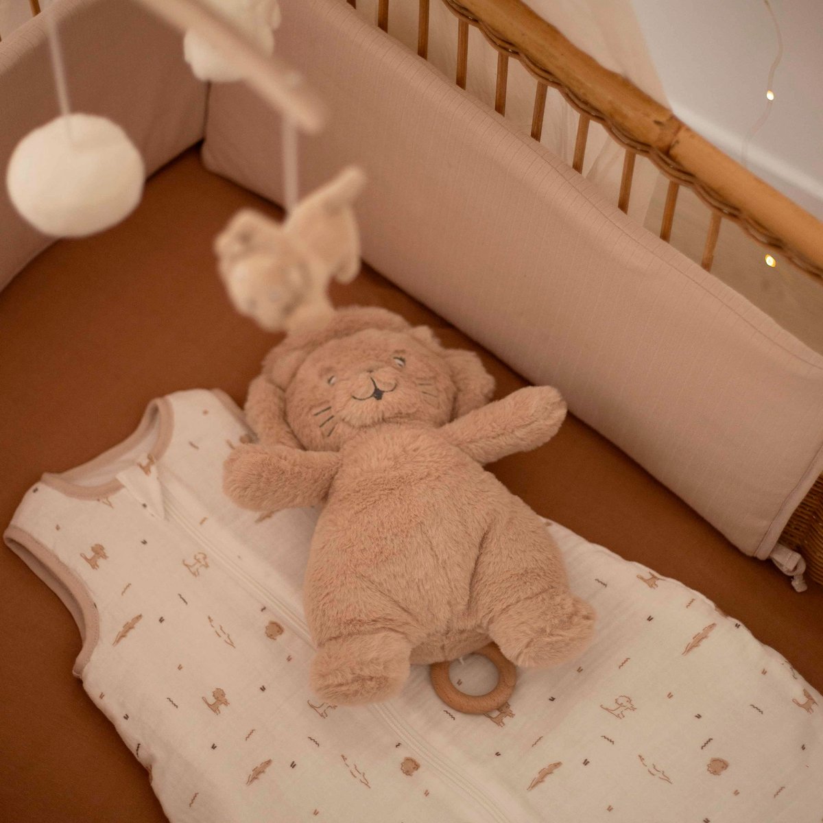 Peluche musicale bébé Léo le lion beige, TROIS KILOS SEPT