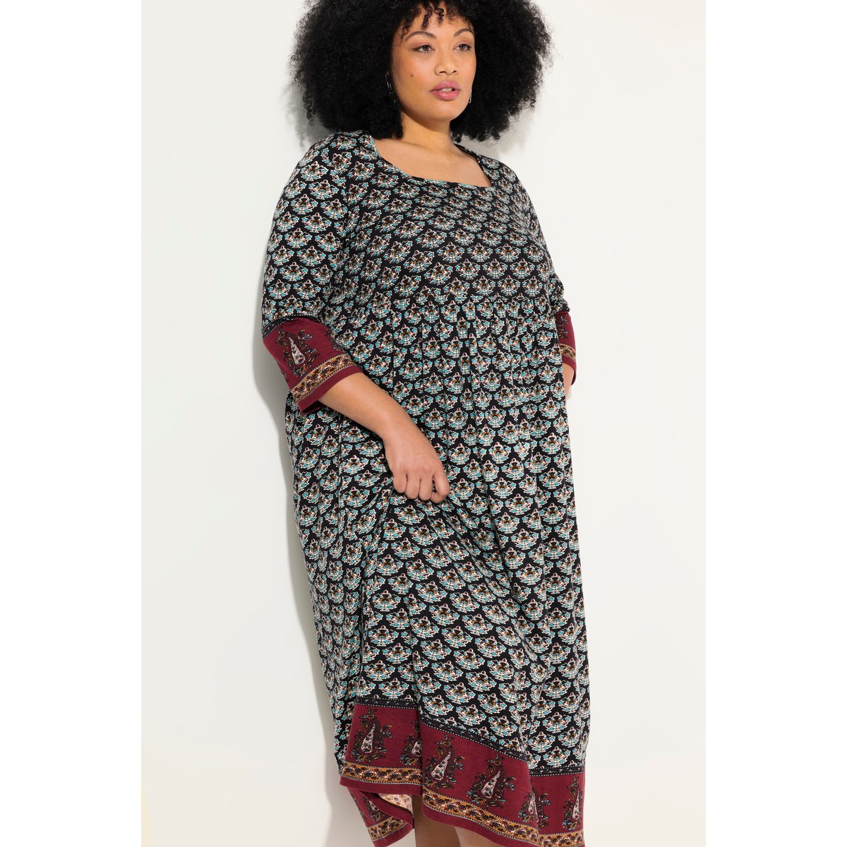 Robe en jersey avec poches. Encolure carrée noir, ULLA POPKEN