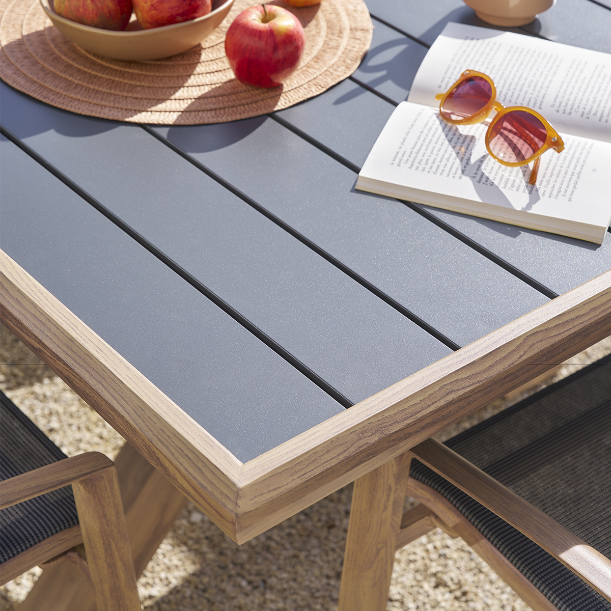 Table de jardin extensible 12 places en aluminium AXIOME graphite et honey, HESPERIDE