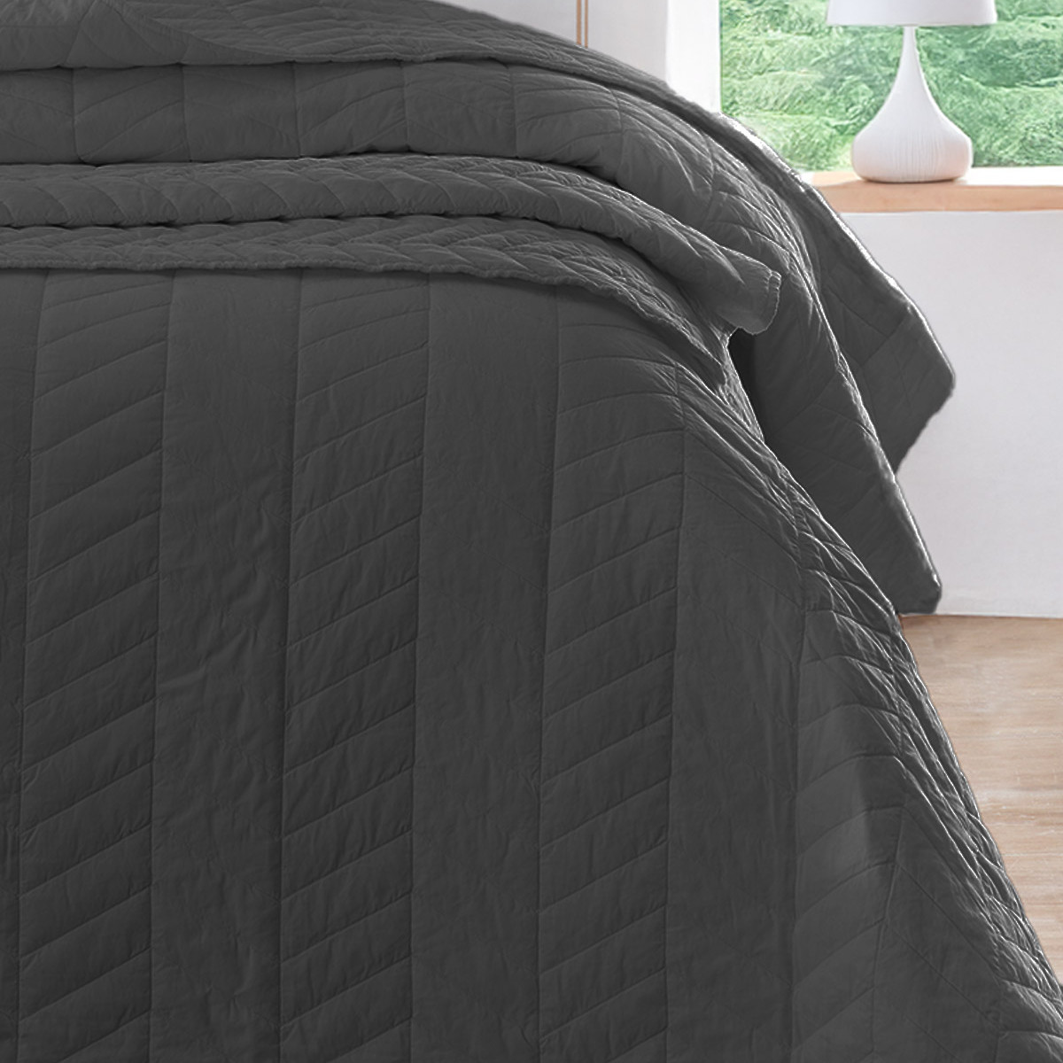 Couvre lit en percale de coton surpiquée CHEVRON anthracite, SENSEI MAISON