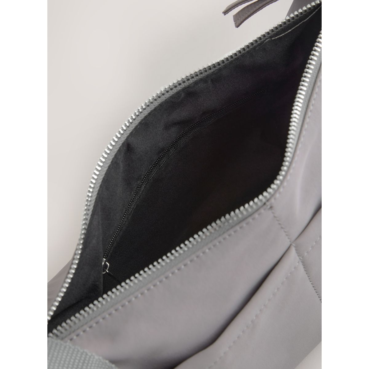 Sac bandoulière en nylon gris, NEXT