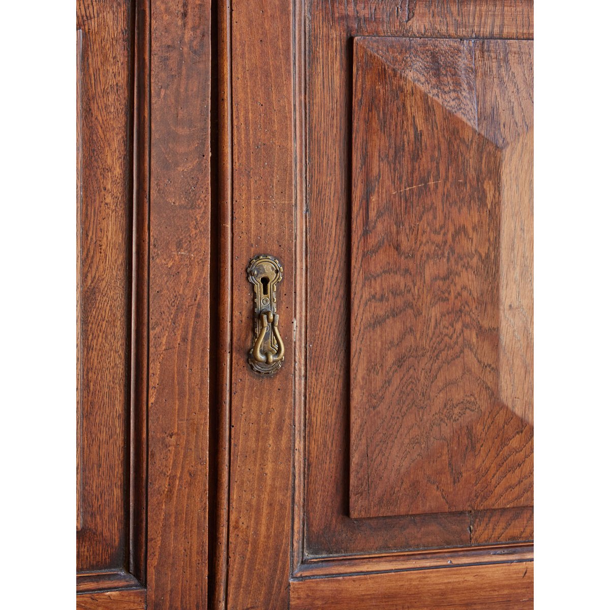 Buffet en bois Gilbert N°1554 - Bon état bois foncé, DEBONGOUT