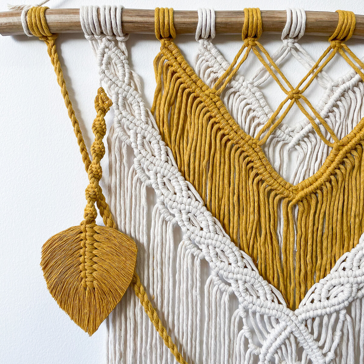 Decoração de parede em macramé FALLEN I, Macramar cru/mostarda, MACRAMAR