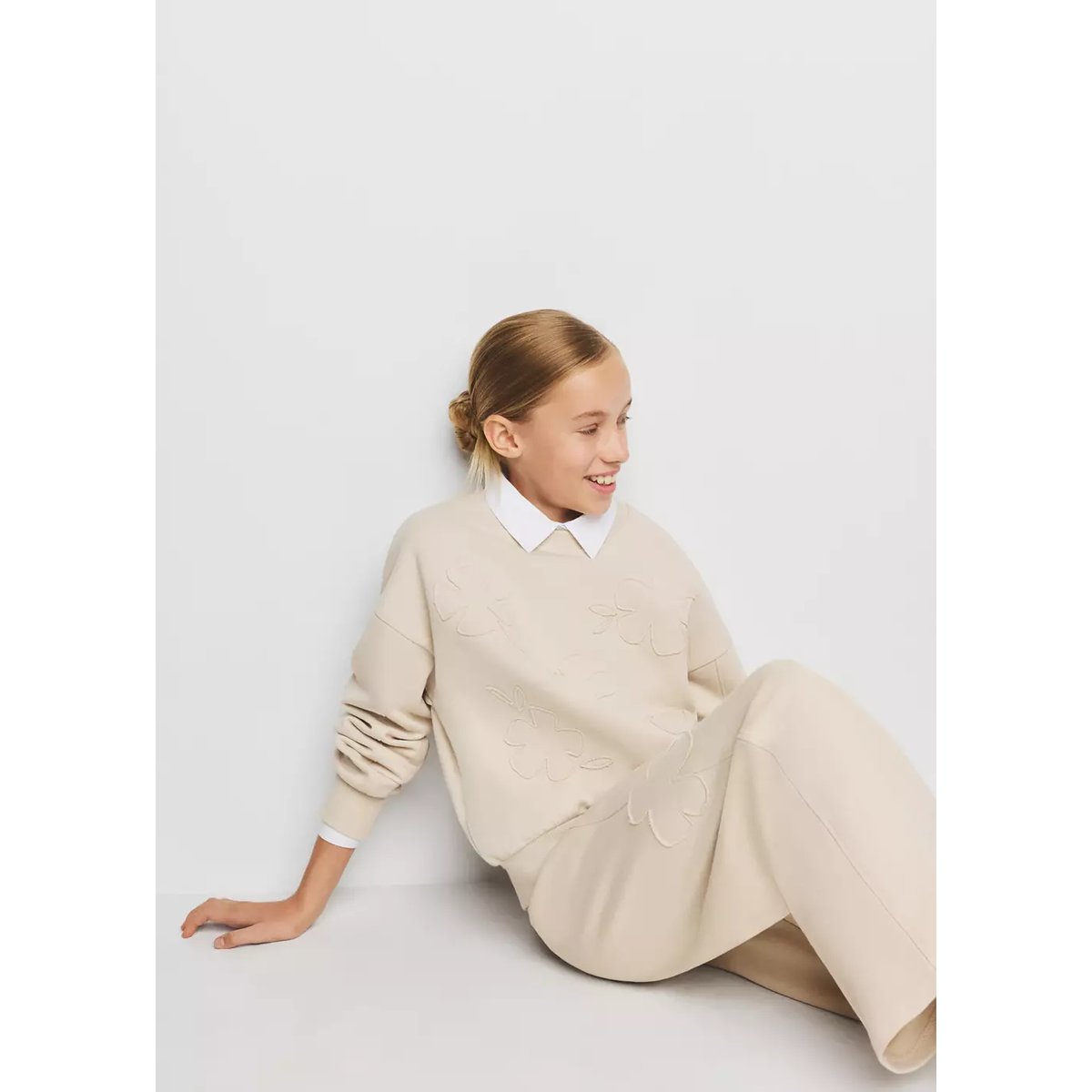Sweat à écussons avec fleurs brodées écru, MANGO KIDS