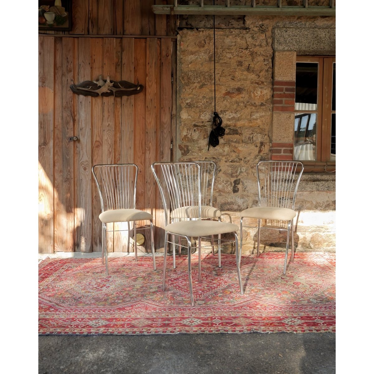 Lot de 4 chaises en métal chromé Alma N°1985 - Bon état argenté, DEBONGOUT