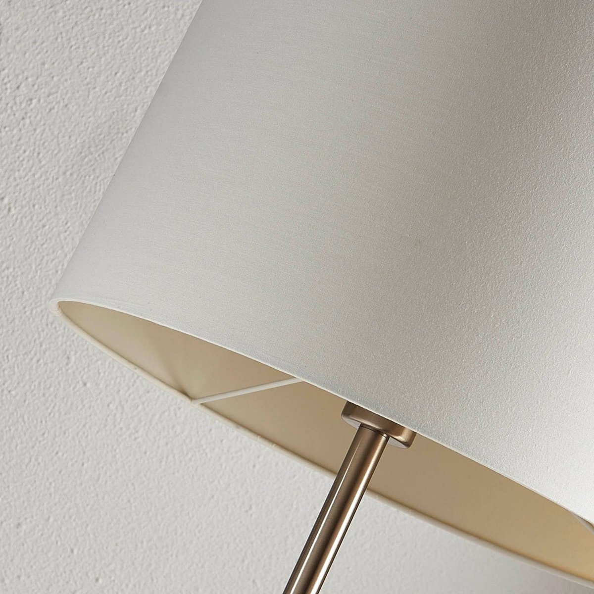 Lampadaire en textile jeunes, Parsa blanc, nickel satiné, LINDBY