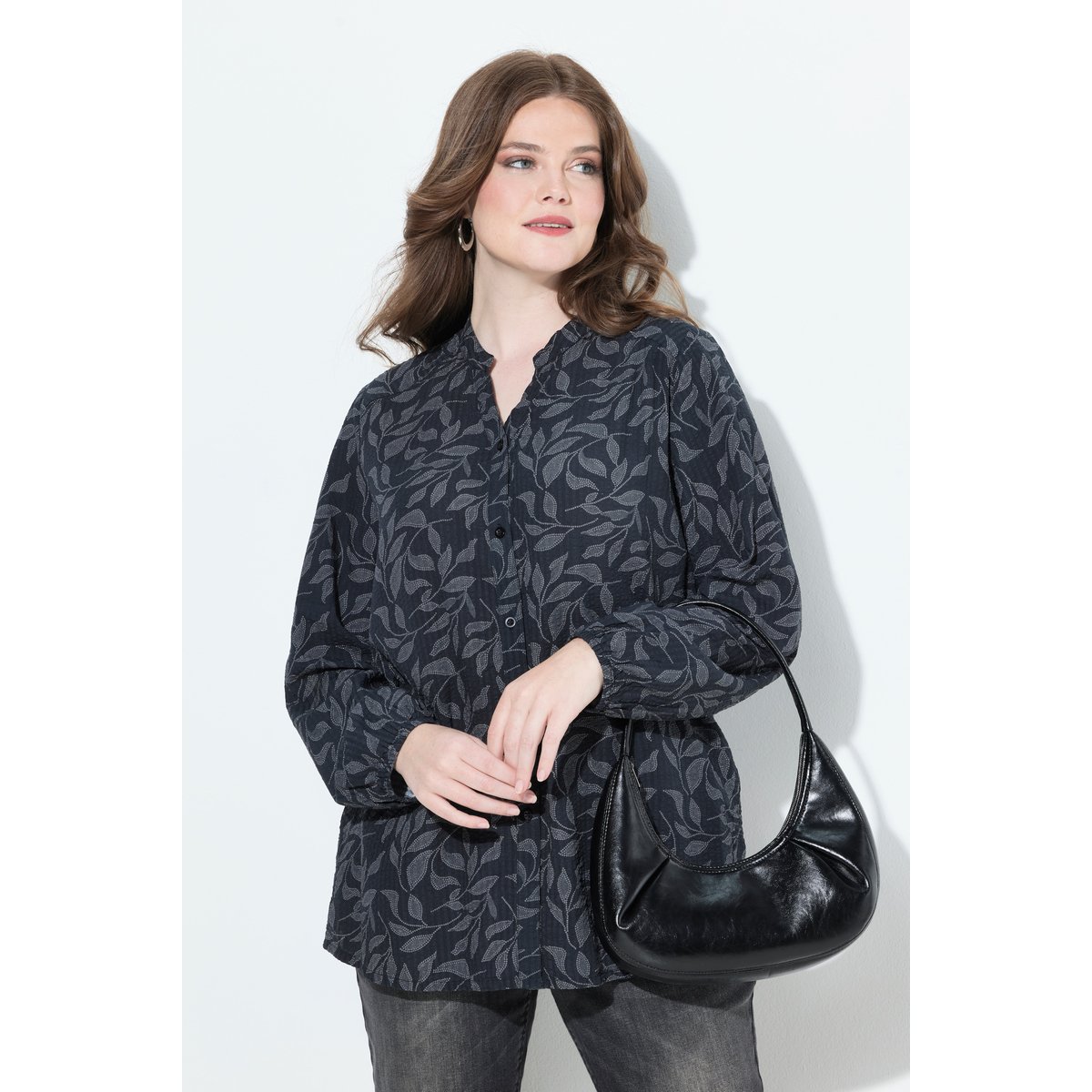 Chemisier en cupro mélangé, motif feuilles noir, ULLA POPKEN
