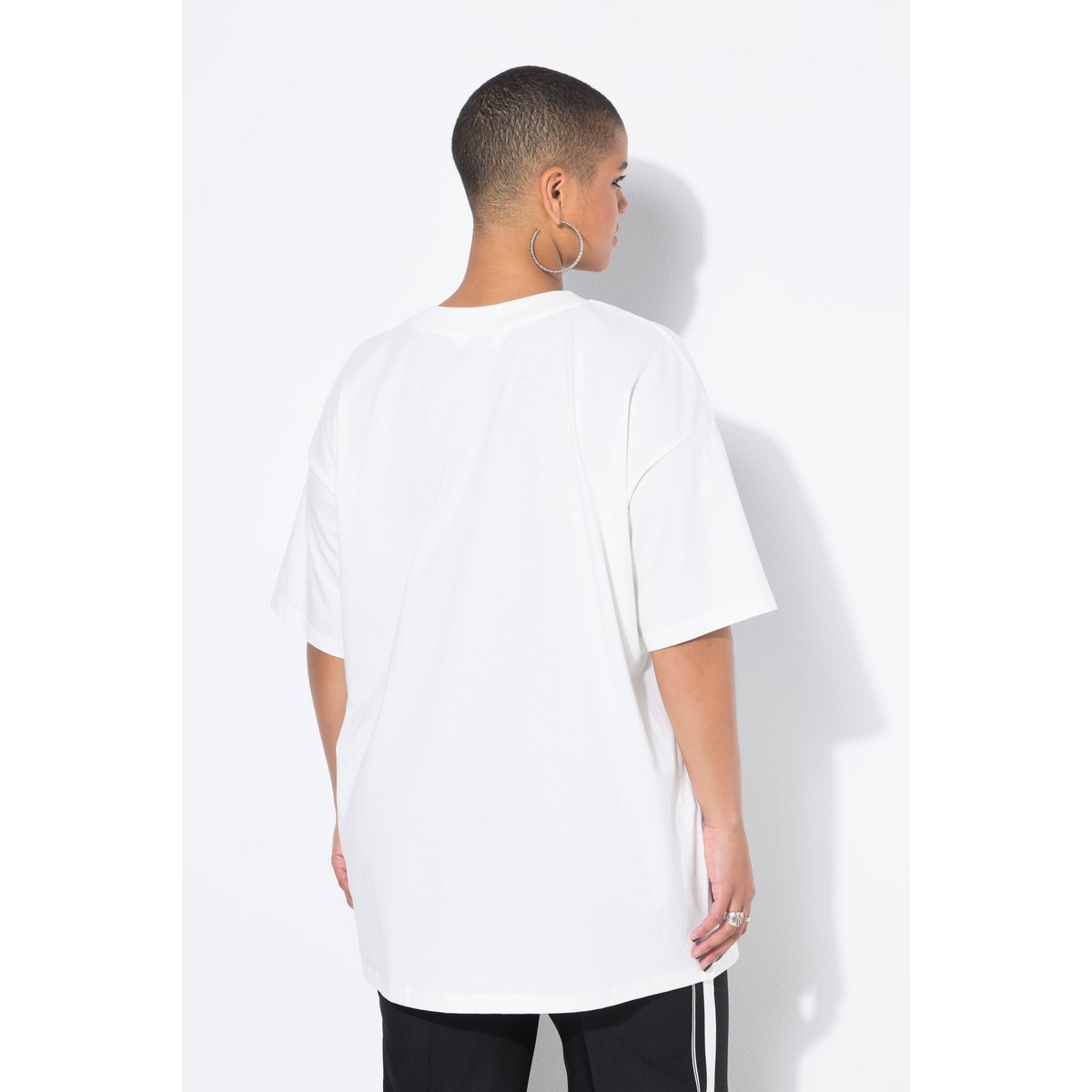 T-shirt oversize. Manches courtes. Imprimé blanc cassé, STUDIO UNTOLD