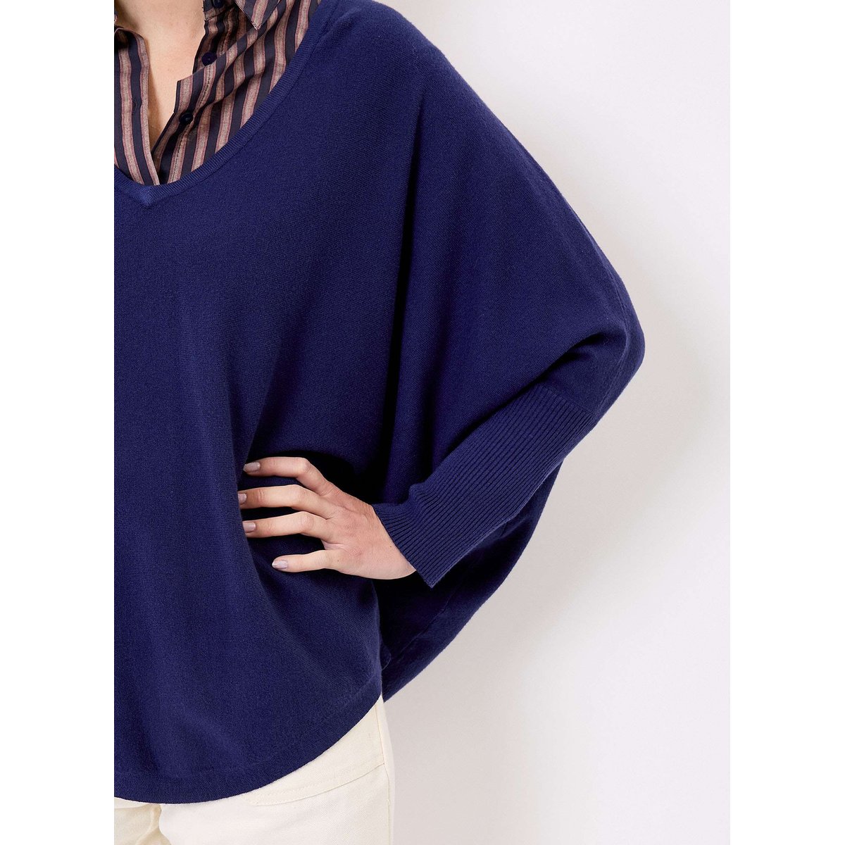 Pull oversize maille col V LANA bleu foncé, LA FIANCÉE