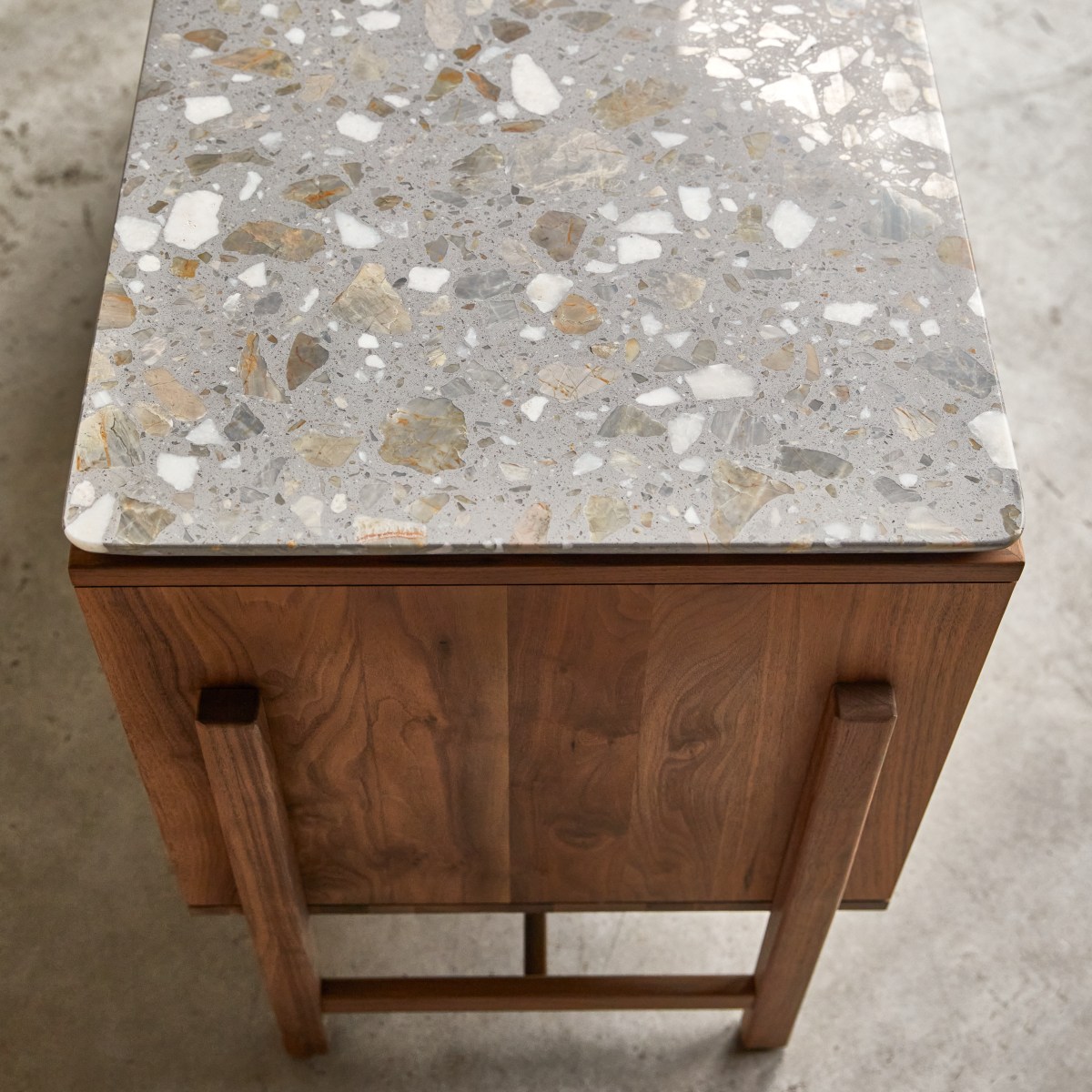 Buffet bas en Noyer massif, ISAURE marron, TIKAMOON