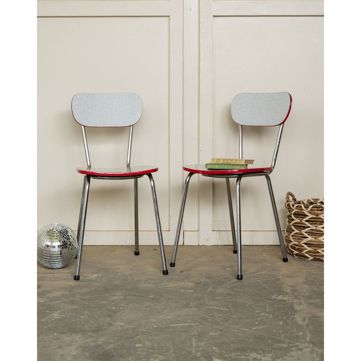 Paire de chaises en formica Alma N°1988 - Bon état gris, DEBONGOUT