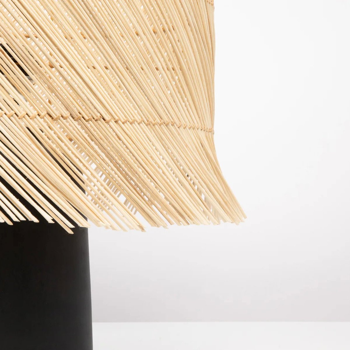 Lampe de table en terre cuite et raphia RATTAN noir beige, BAZAR BIZAR