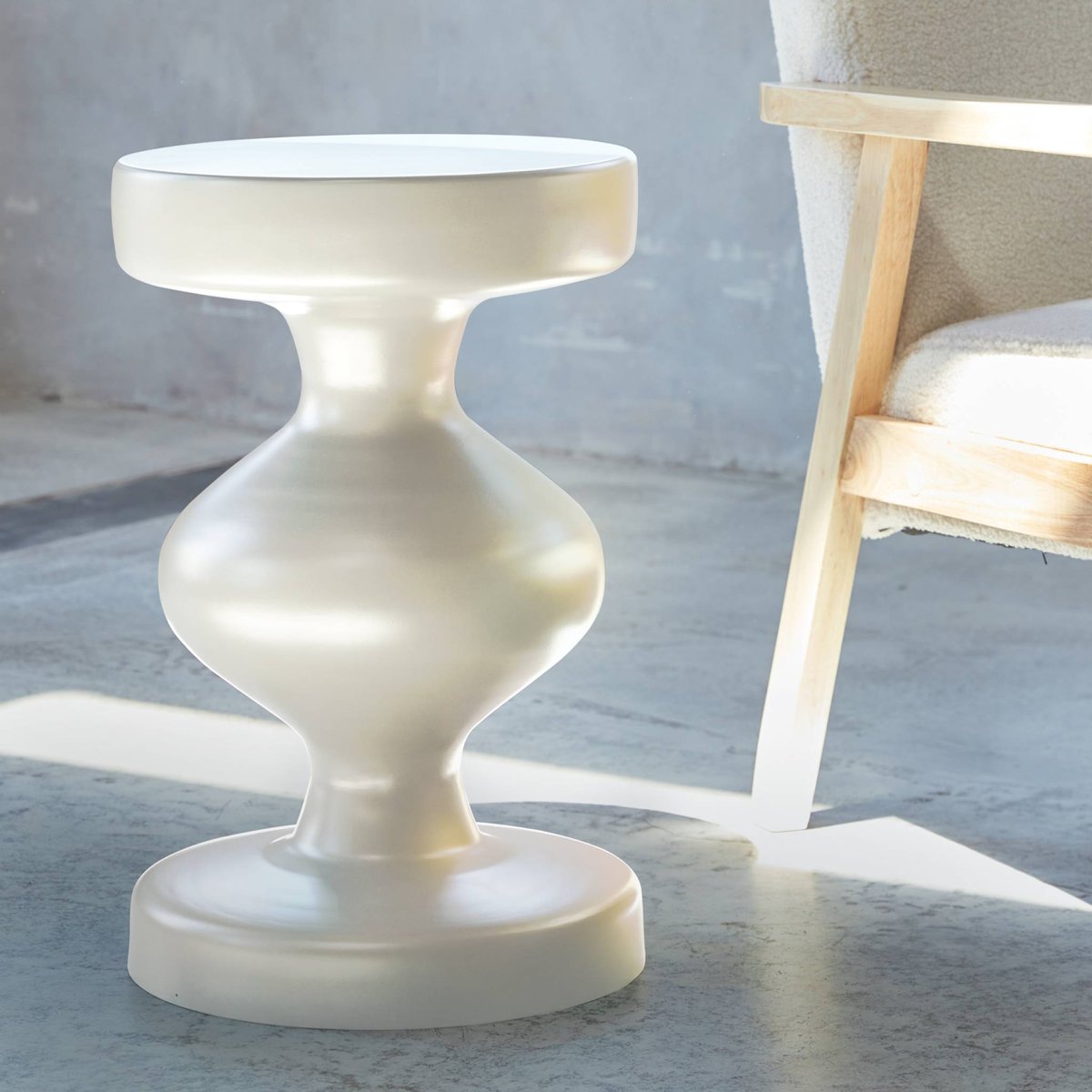 Table d'appoint, bout de canapé, table de chevet métal Ø29,5 x H48,5cm HAWA crème, SWEEEK