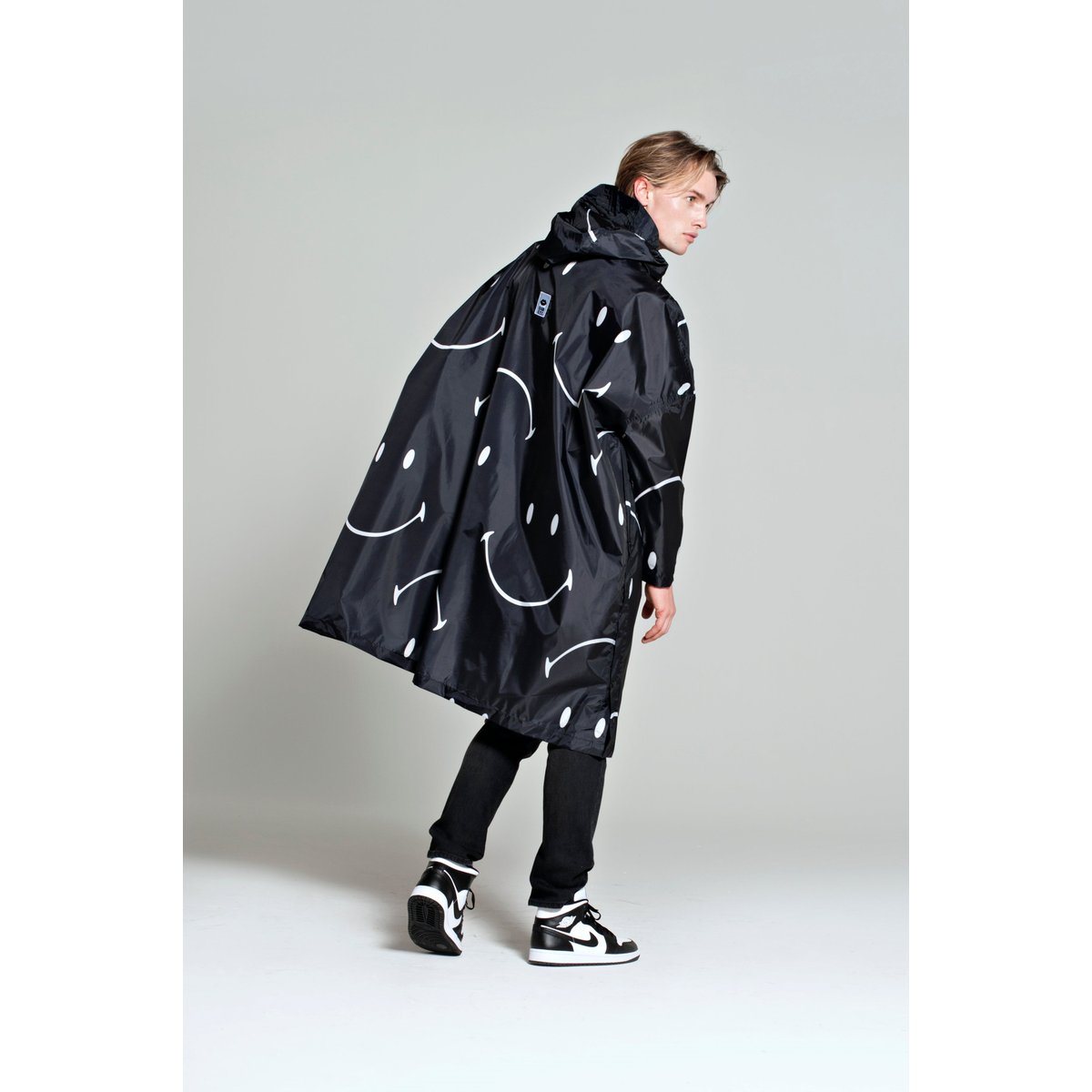 Poncho de pluie imperméable CLASSIC SMILE X SMILEY smile classique noir/blanc, RAINKISS