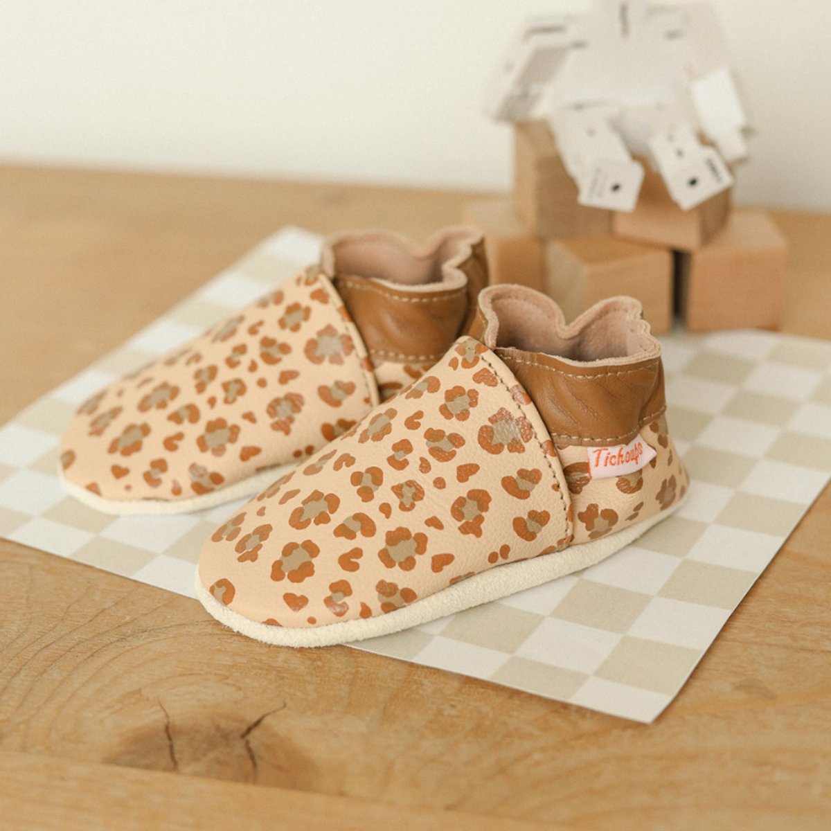 Chaussons bébé cuir souple léopard beige, TICHOUPS