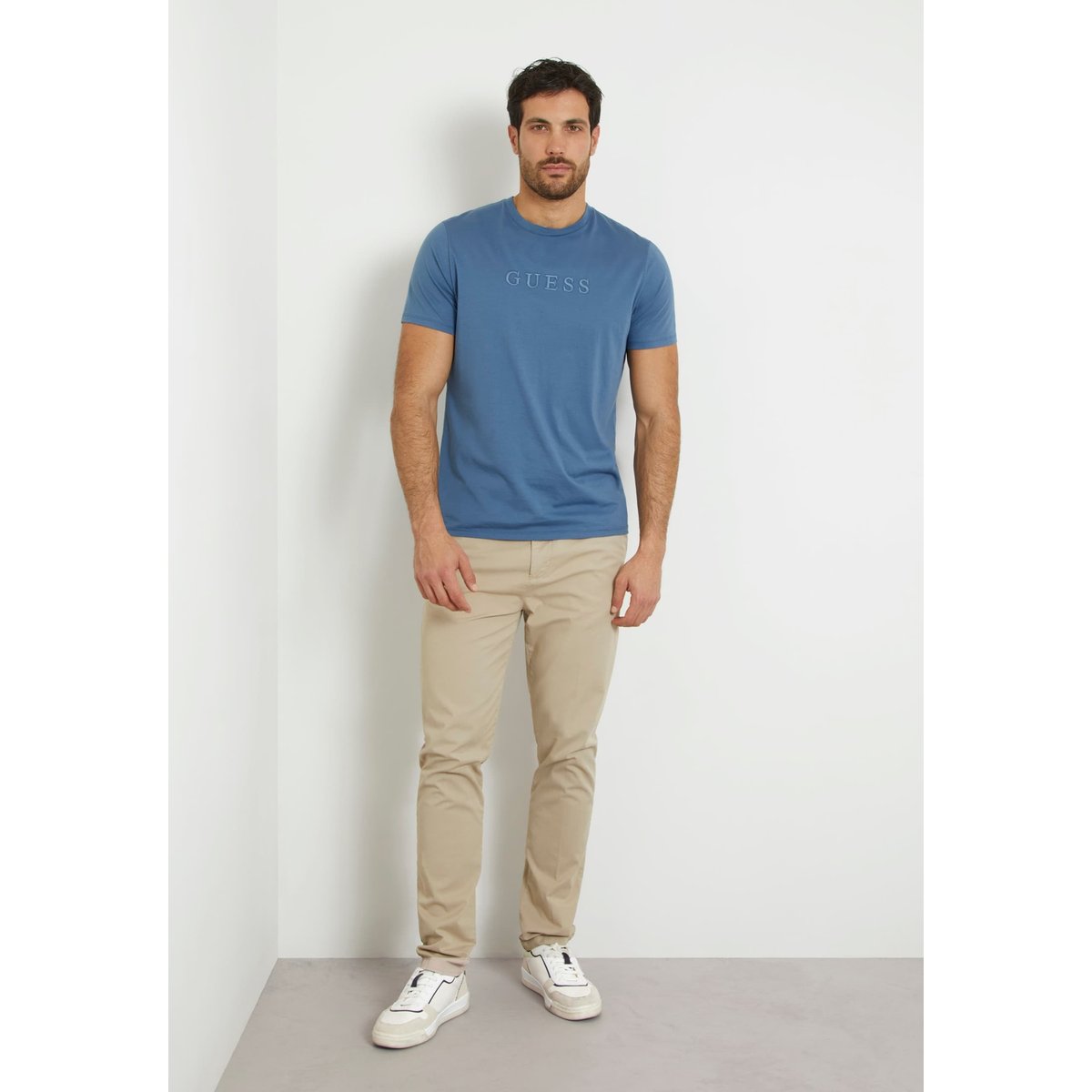 T-Shirt Logo Brodé bleu clair, GUESS