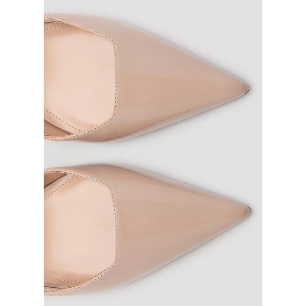 Chaussure à talon à bout verni nude, MANGO