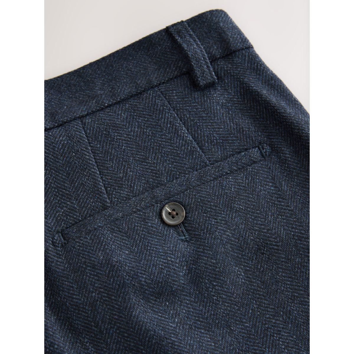 Pantalon nova fides fuselé en laine chevrons bleu marine, NEXT