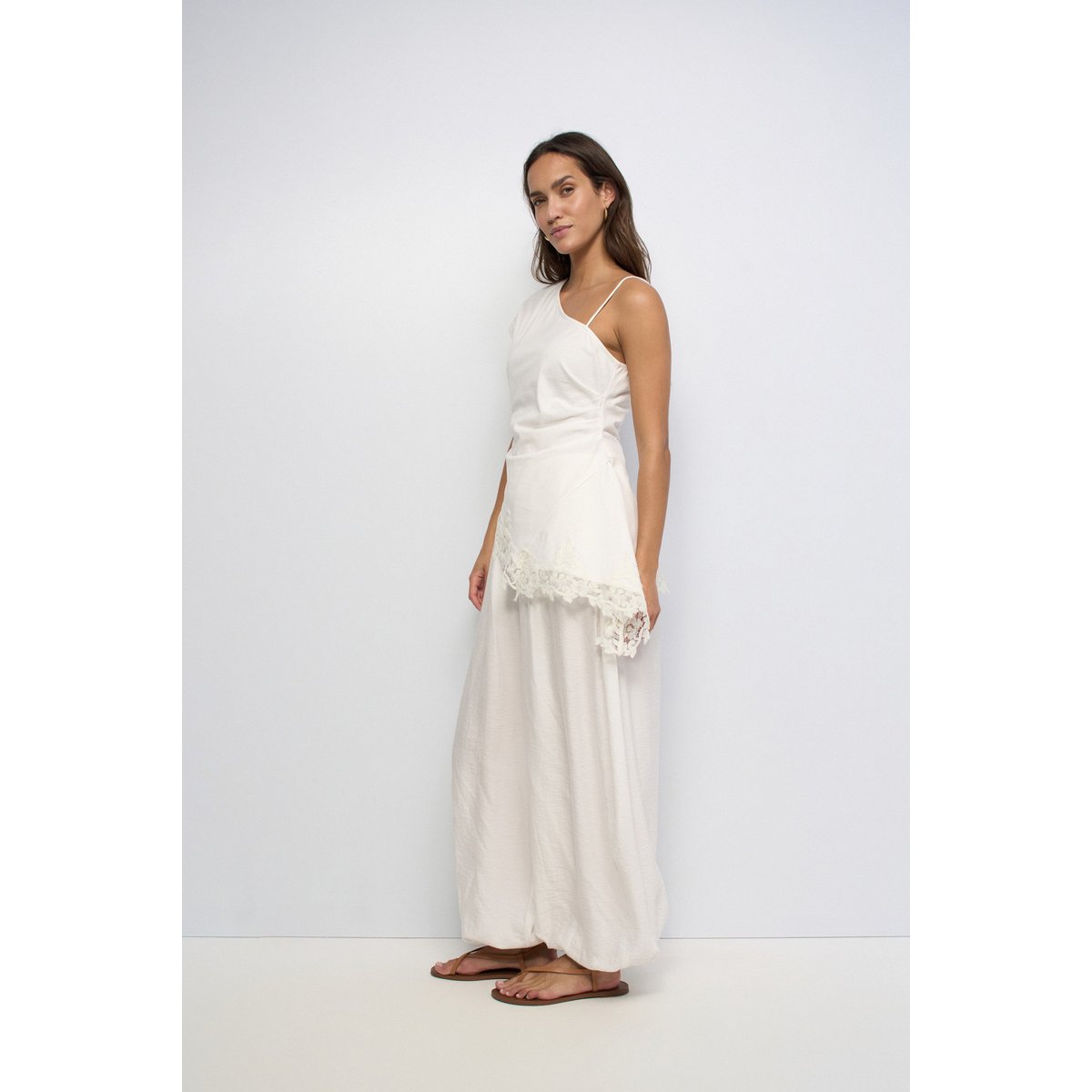 T-SHIRT ASYMÉTRIQUE AVEC DENTELLE blanc, SALSA JEANS