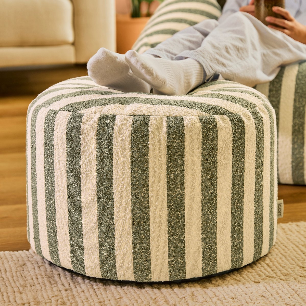 Pouf repose-pied rond en bouclette rayée Oeko-Tex® - MILANO vert olive, ICON