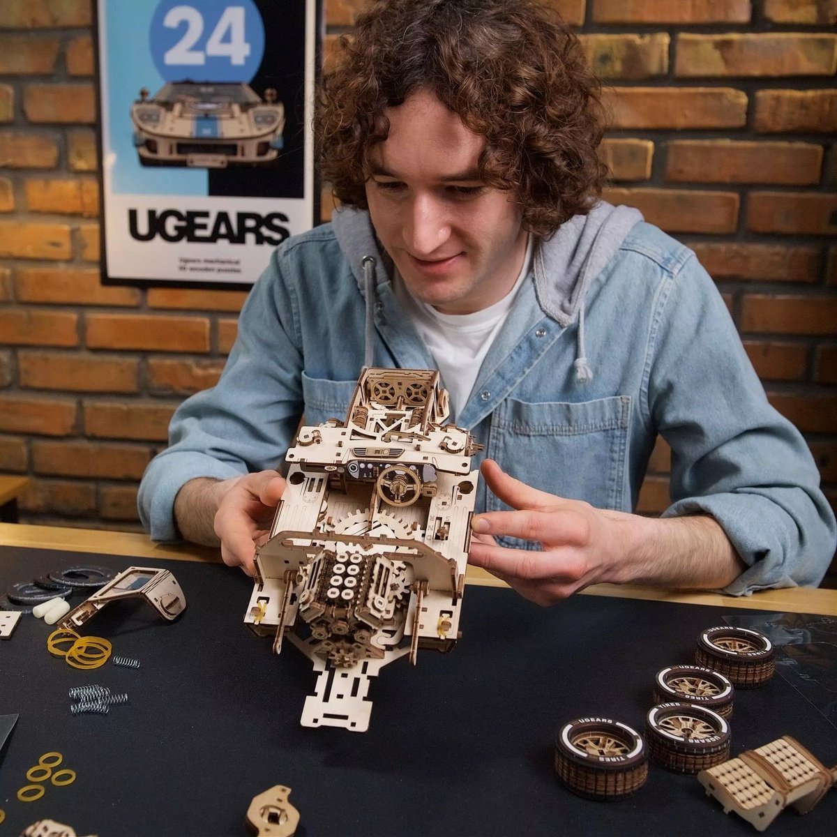 Puzzle 3D UGT24 Voiture d'Endurance beige, UGEARS