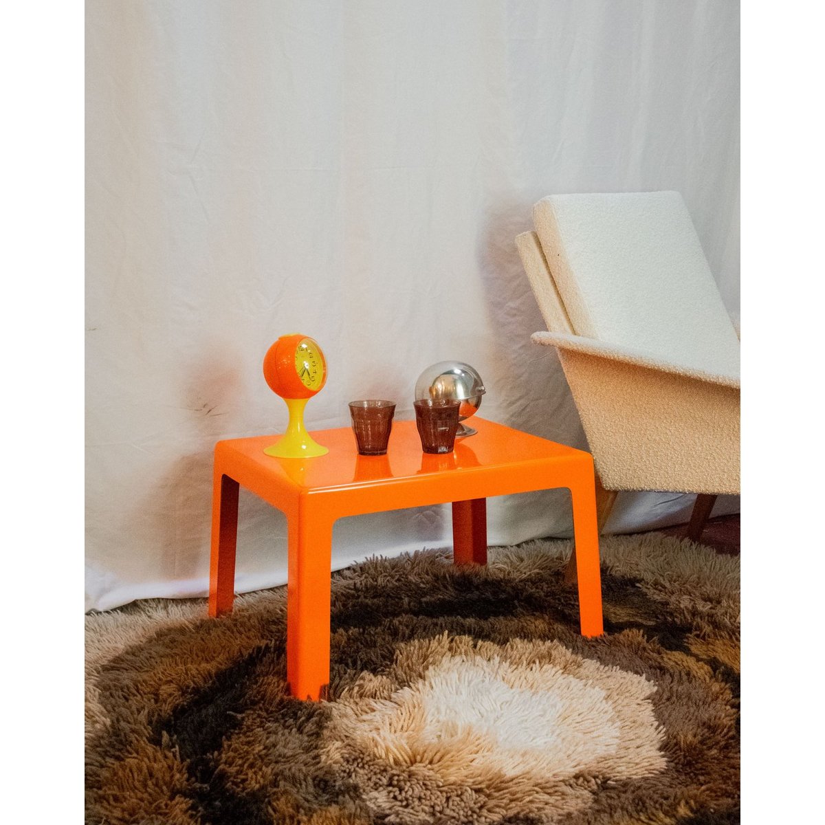 Table basse seventies en fibre de verre Donna N°768 - Bon état orange, DEBONGOUT