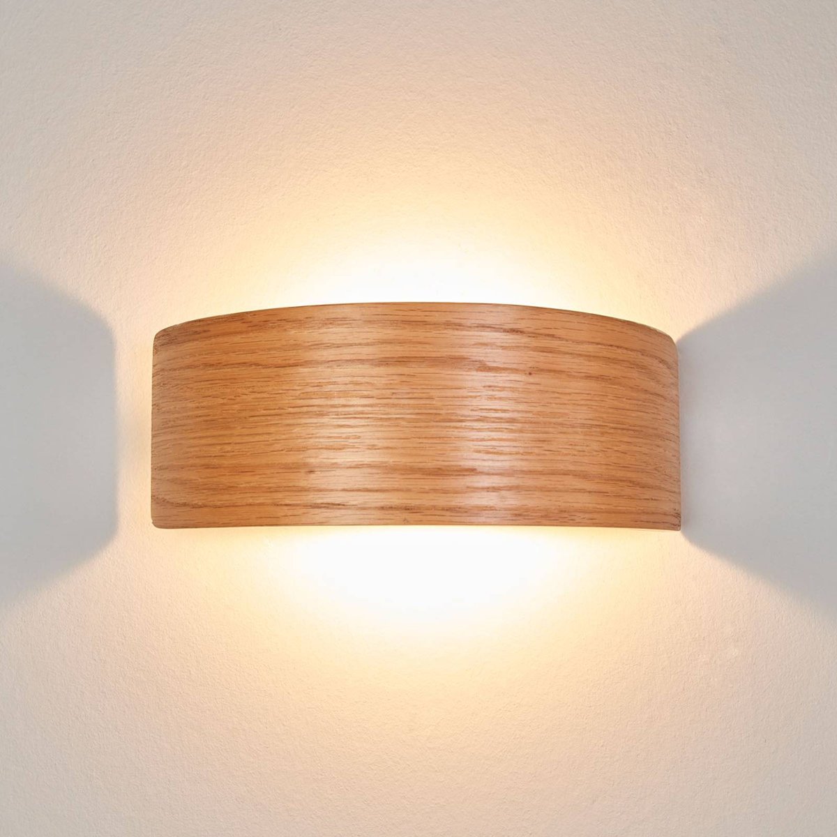Applique en bois moderneLED, Rafailia bois foncé, LINDBY