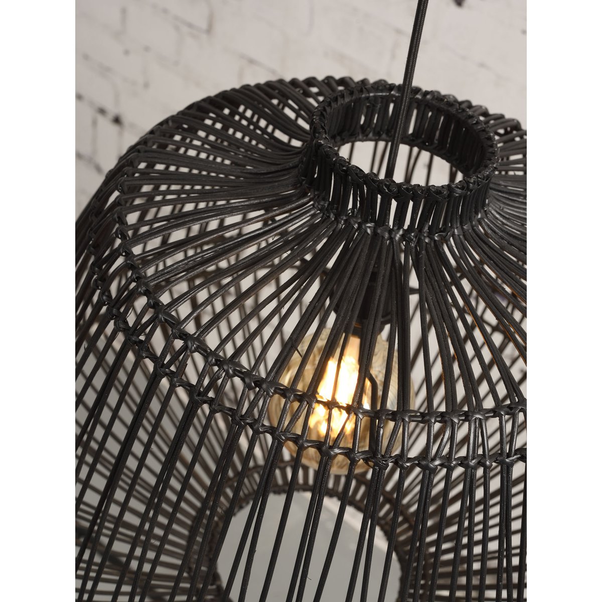 Lampe Suspendue Rotin MADAGASCAR noir, GOOD & MOJO