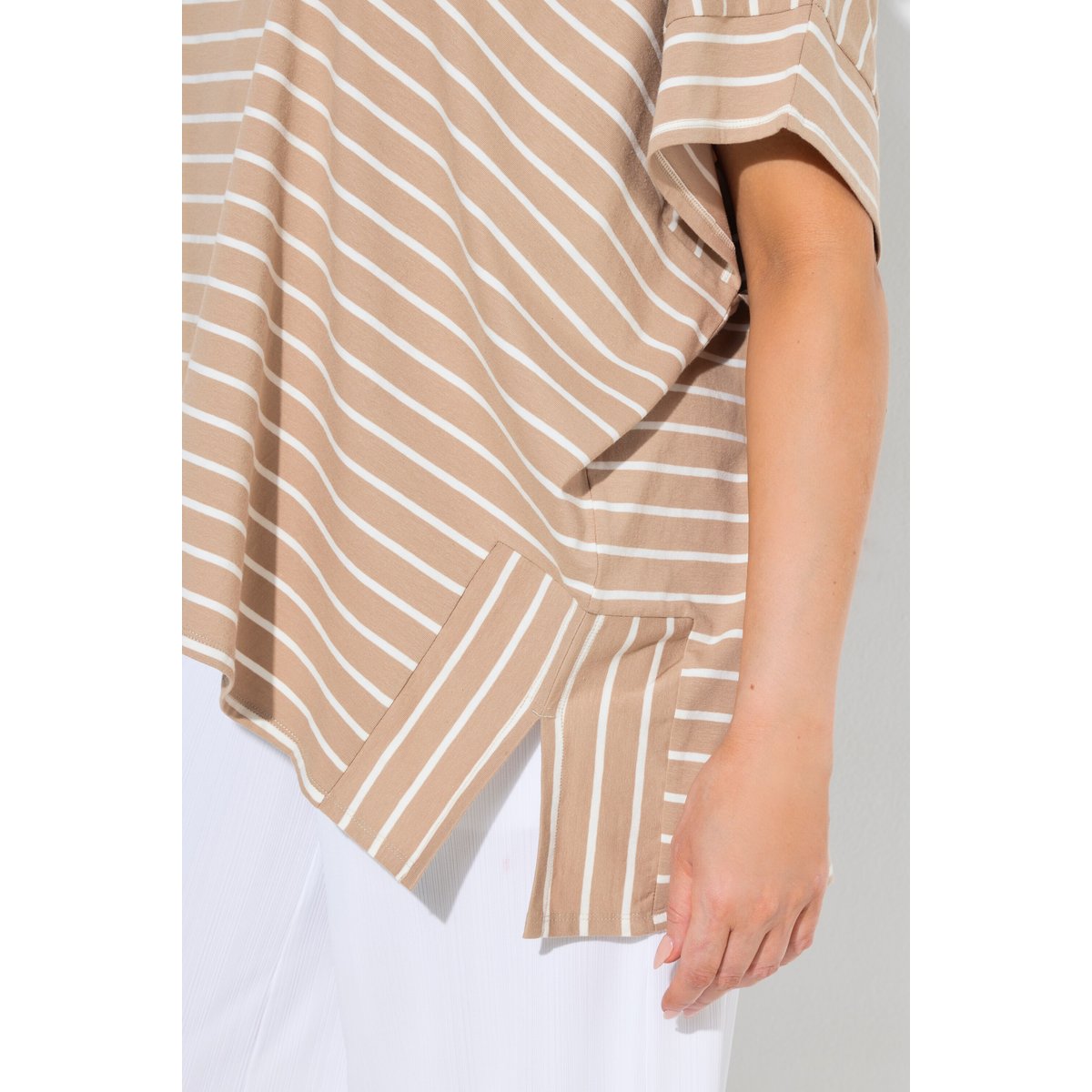 Poncho oversize, motif à rayures et col rond chameau, ULLA POPKEN