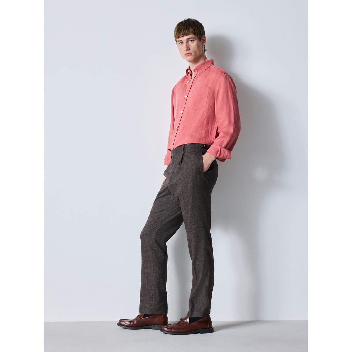 Pantalon habillé texturé en laine mélangée marron, NEXT