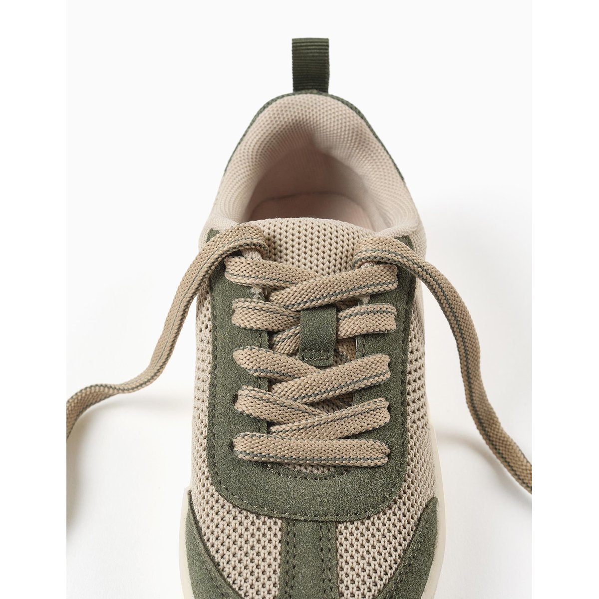 Baskets avec détails en maille et lacets beige clair, ZIPPY