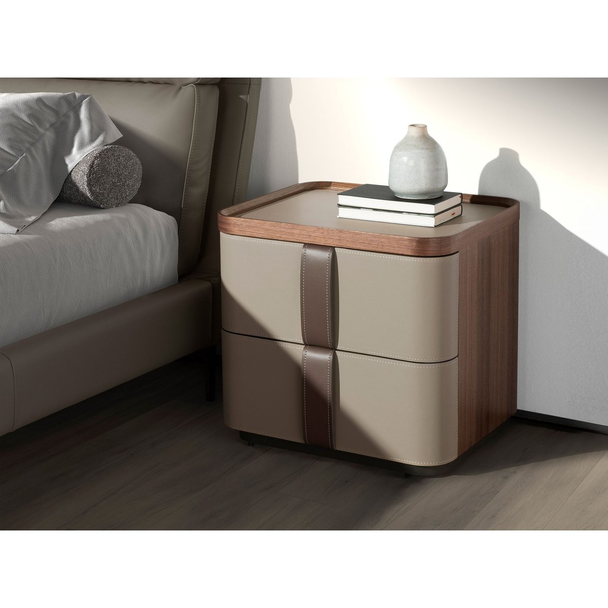Table de chevet en similicuir, noyer et base en acier poli mink | walnut | steel, ANGEL CERDA