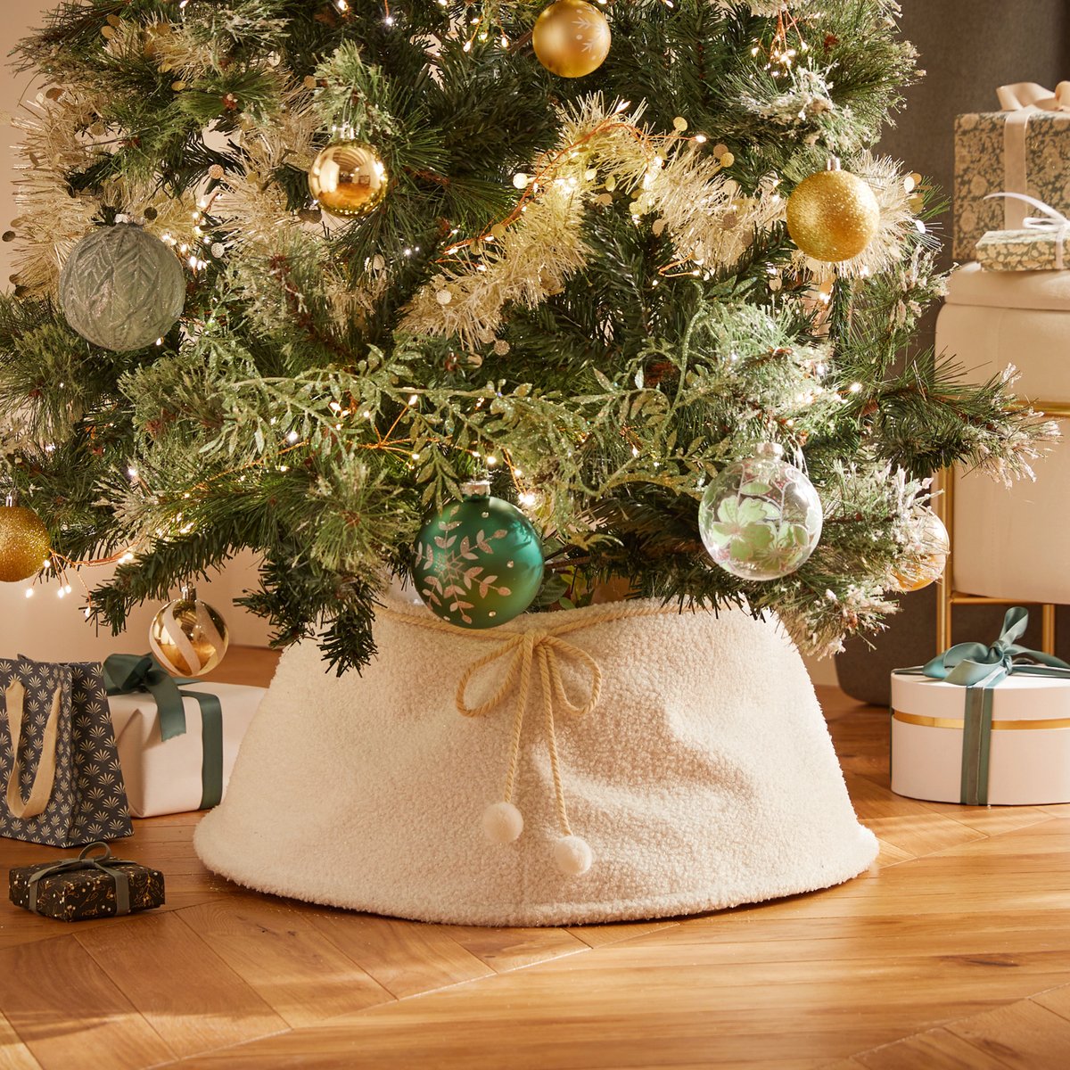 Cache pied de sapin bouclette D56 cm blanc, FEERIC LIGHTS & CHRISTMAS
